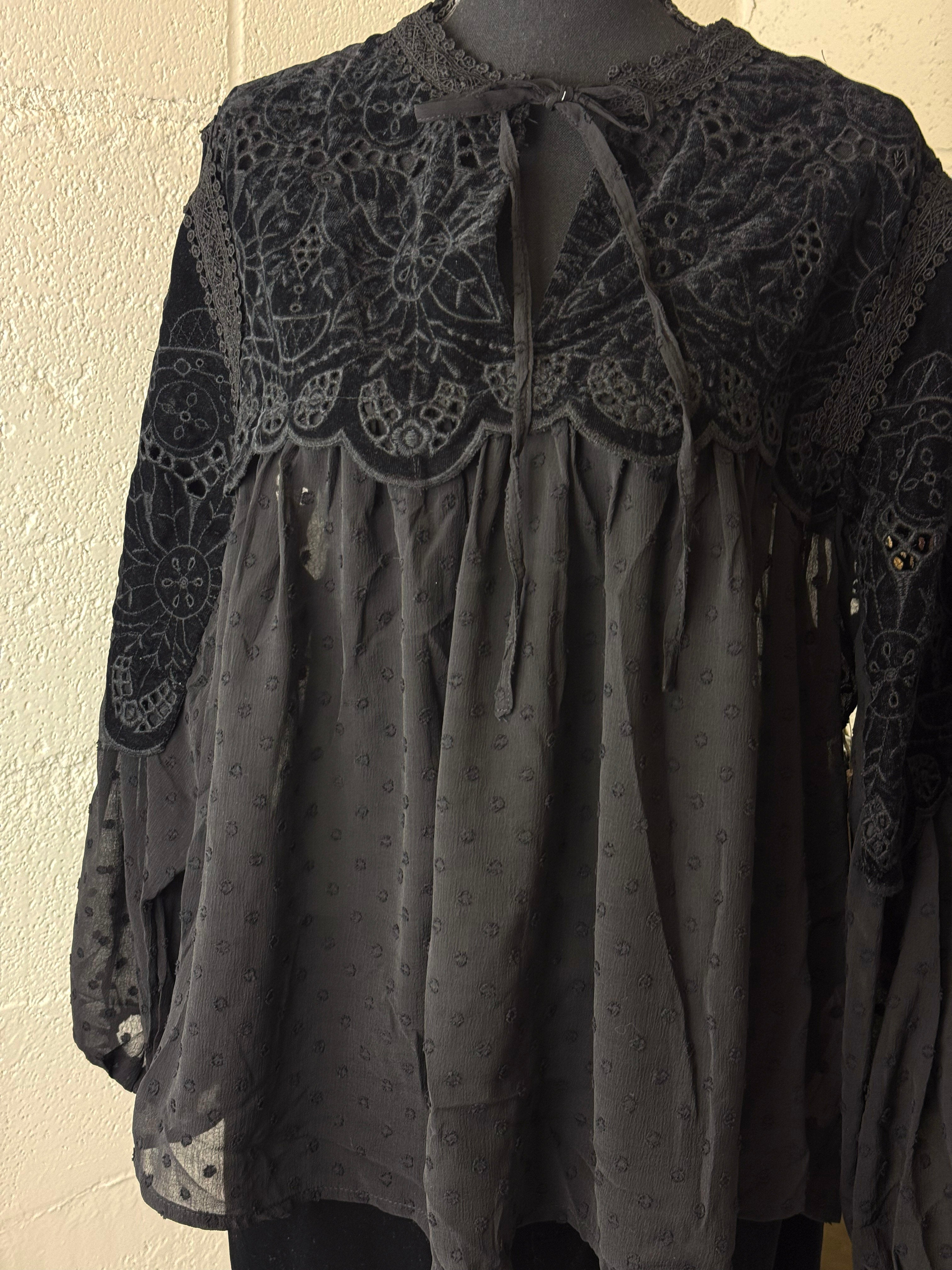 SHEER LACE BLOUSE