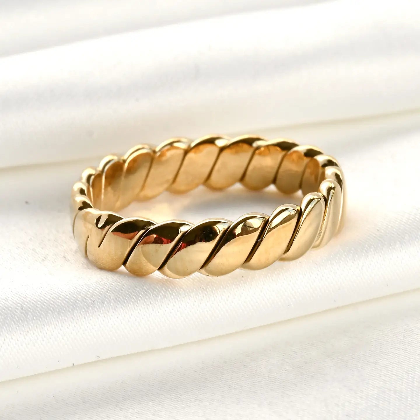 Twisted Bold Ring