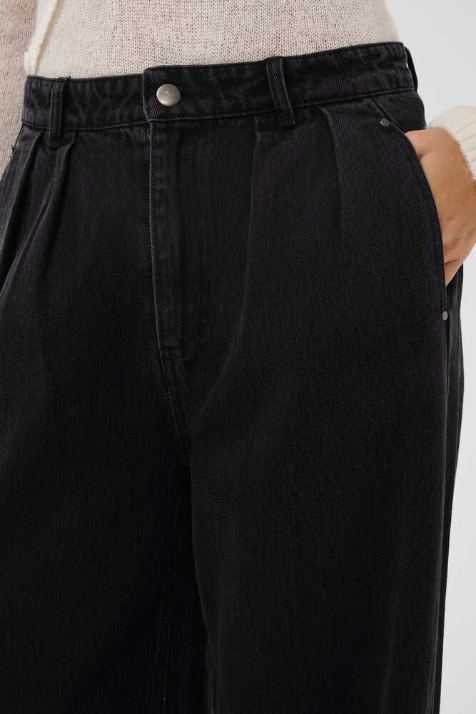 Nadya Jeans