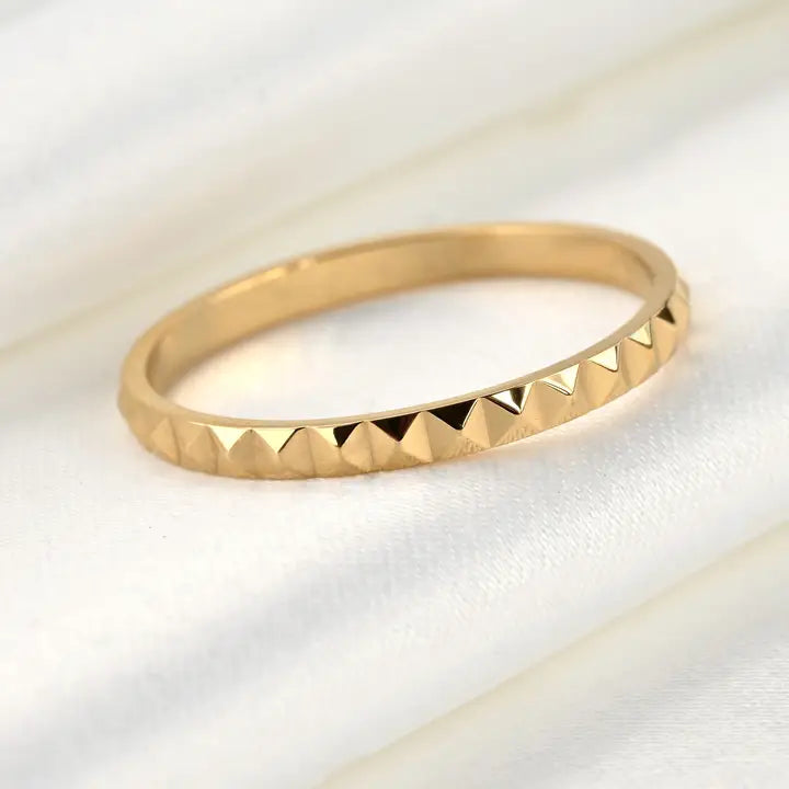 18K Gold Thin Stacker Ring - Pyramid