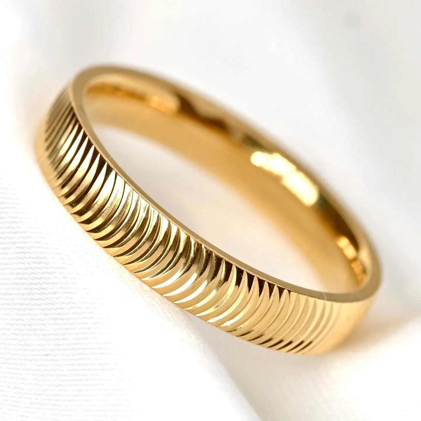 Curved Ribbed Ring