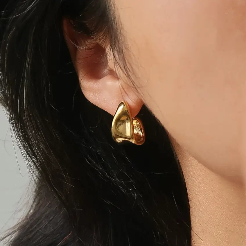 Ninelle Sculpted Wave Hoop Earrings