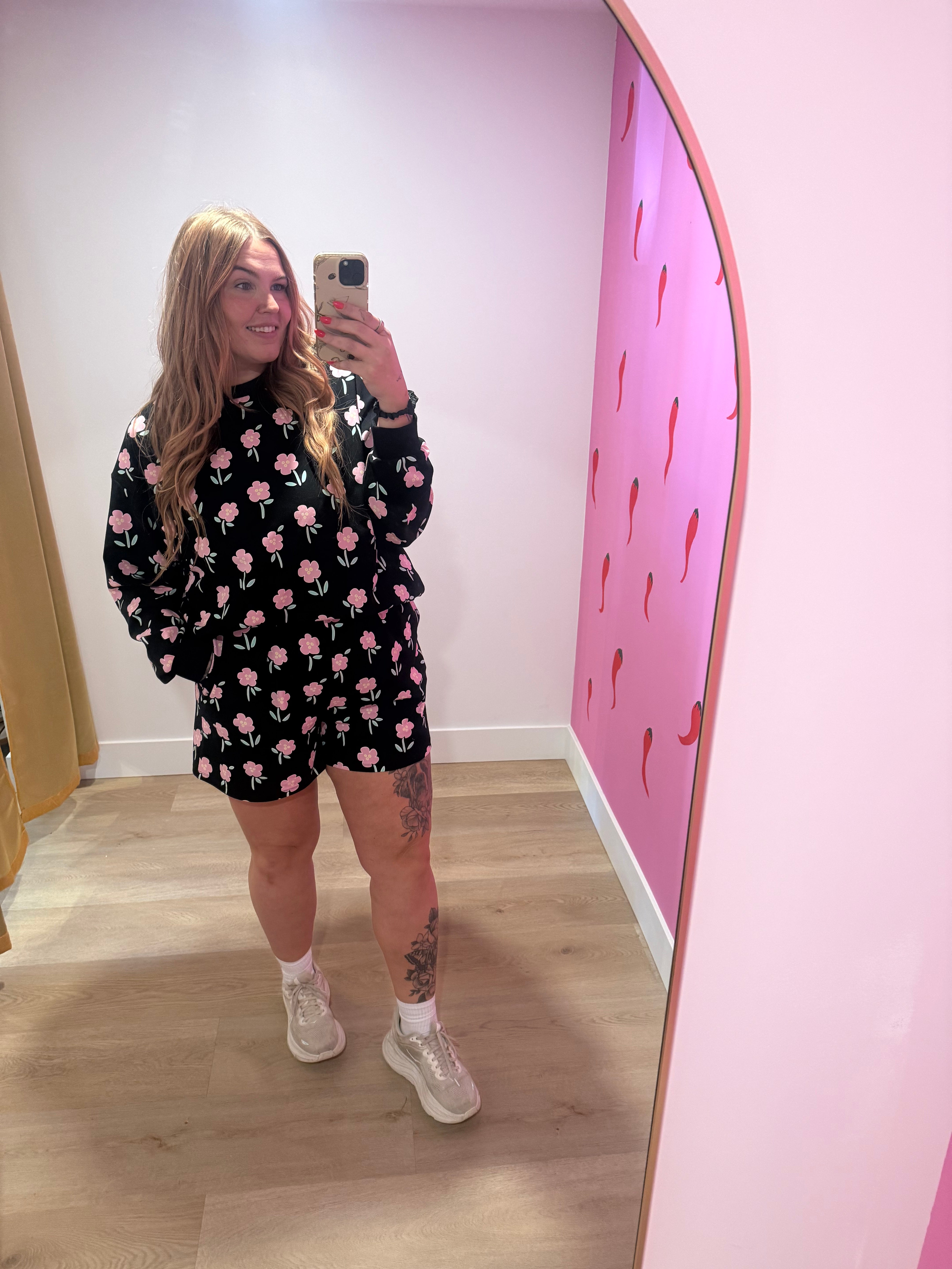 Fresh Floral Hang Out
