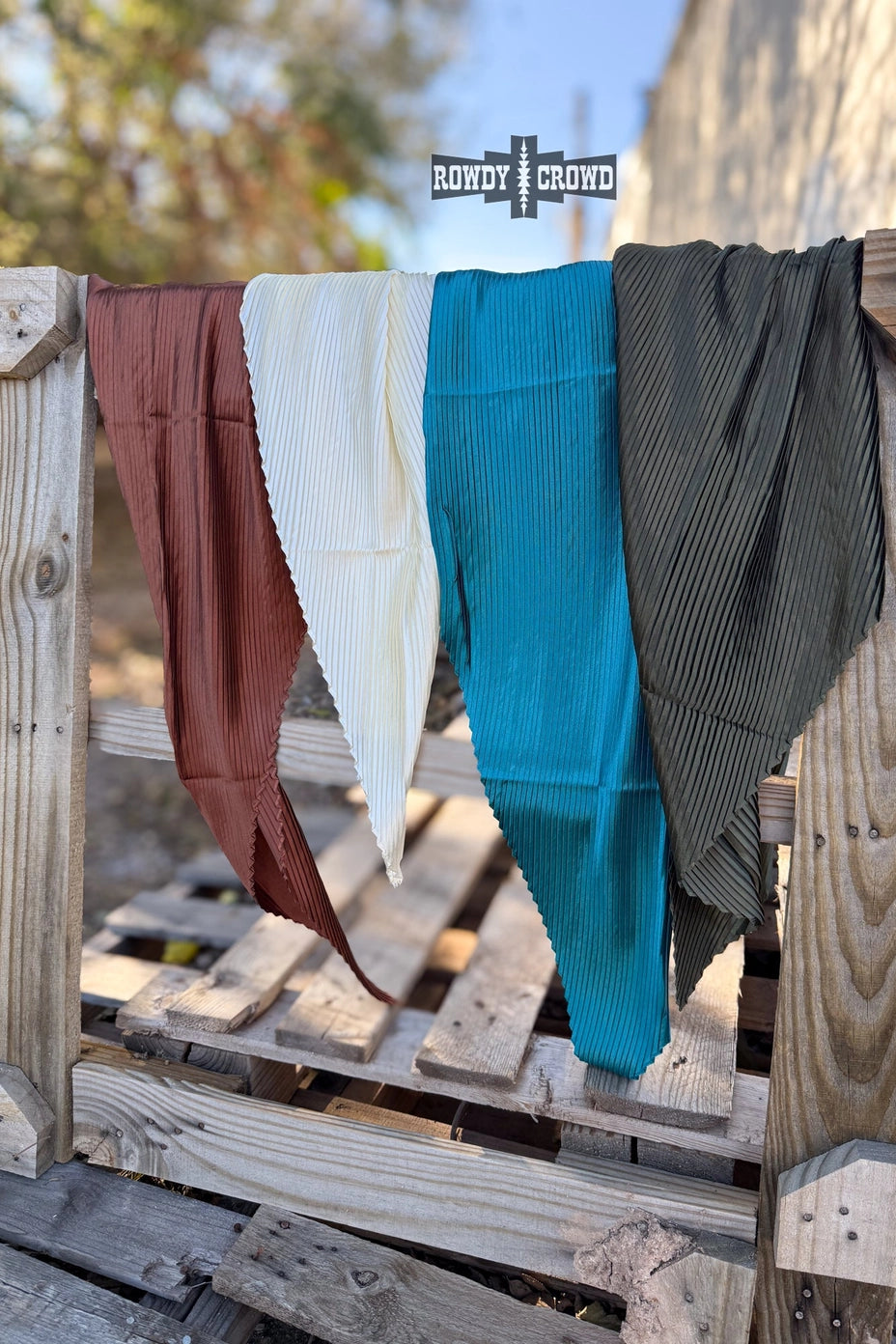 Pasadena Pleated Wild Rags - 36" x 36"