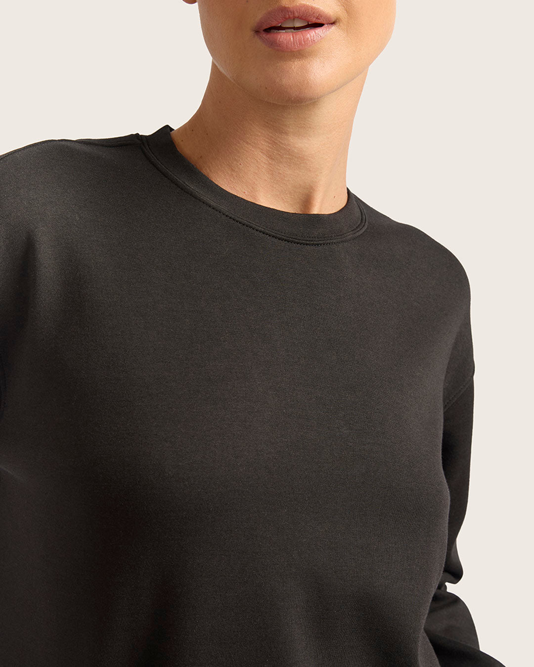 WOMEN'S CREW NECK SWEATER