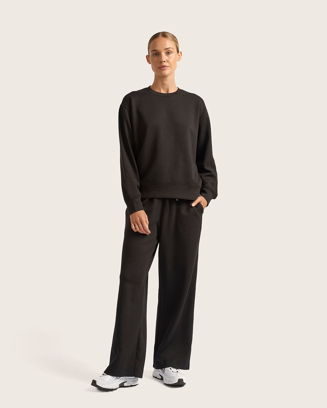 WOMEN'S STRAIGHT LEG SWEAT PANTS