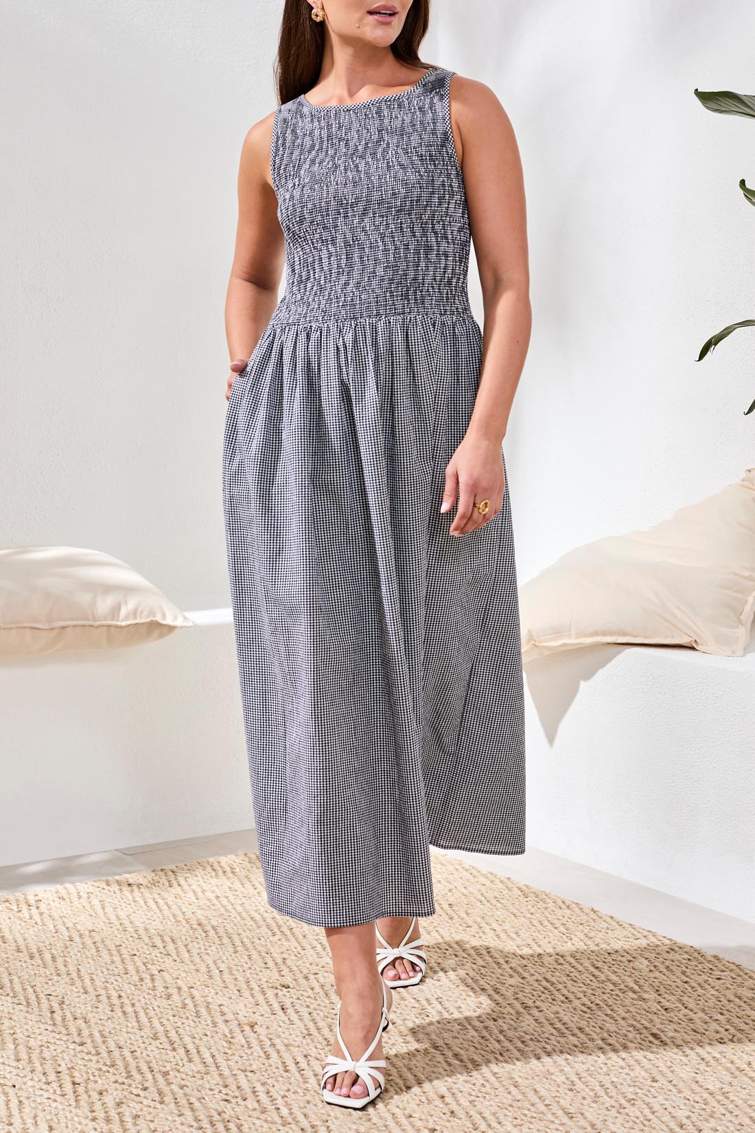 SLEEVELESS DRESS W/TOP RUCHING