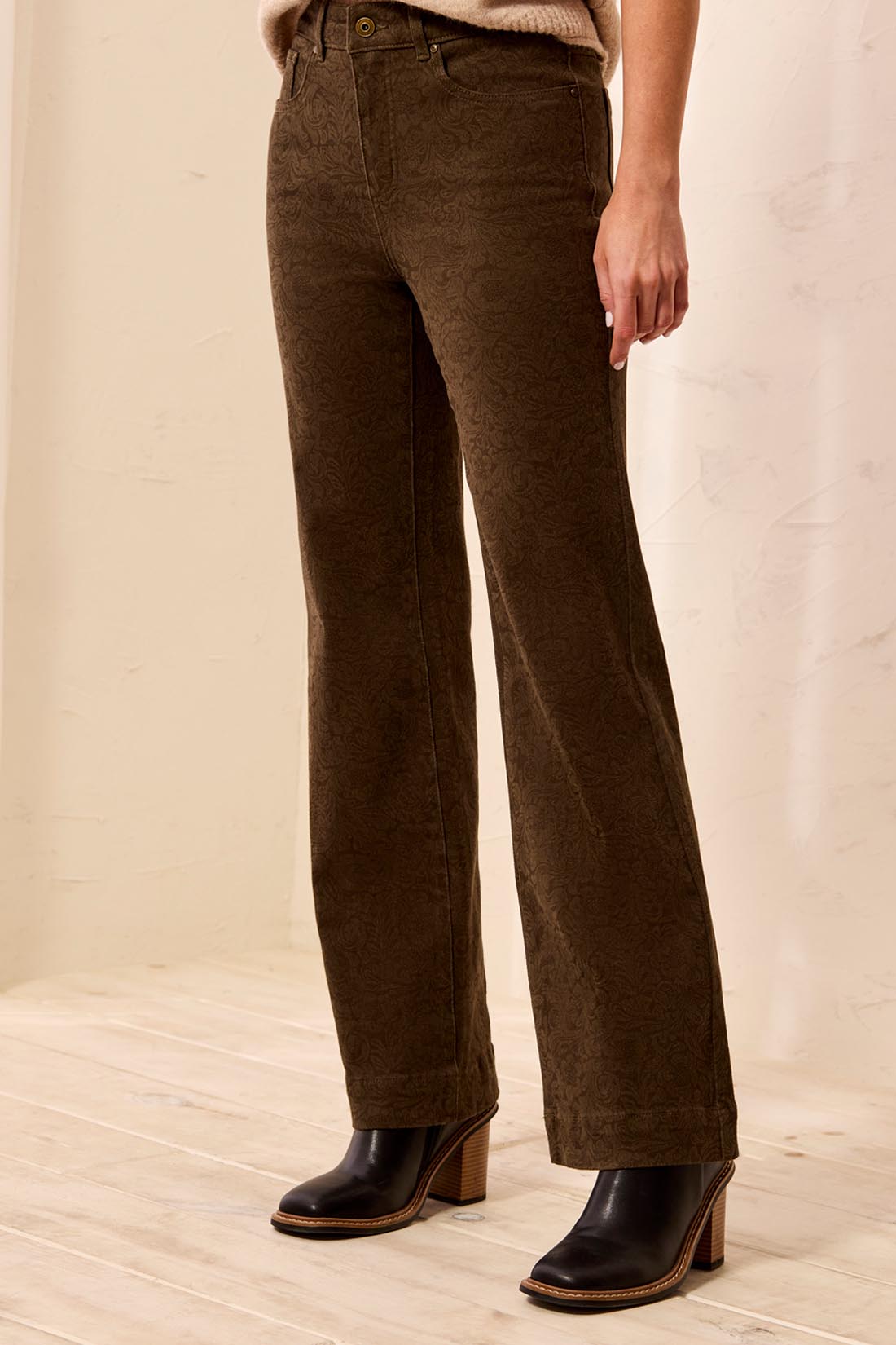 EMBOSSED FABRIC PANT