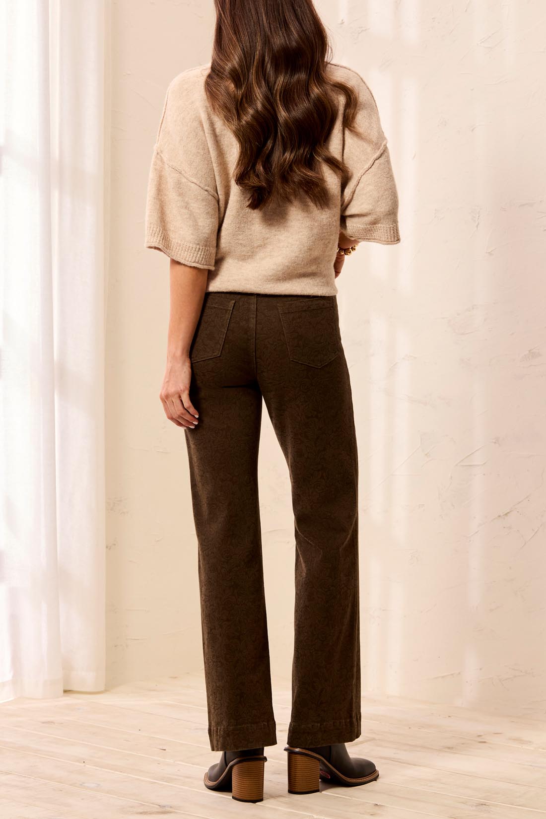EMBOSSED FABRIC PANT