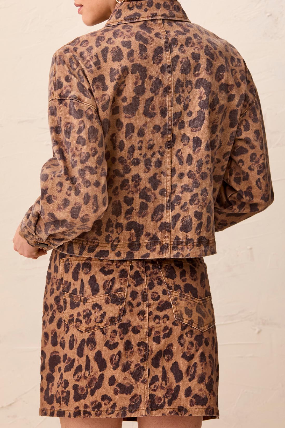 PRINTED CROP DENIM JACKET