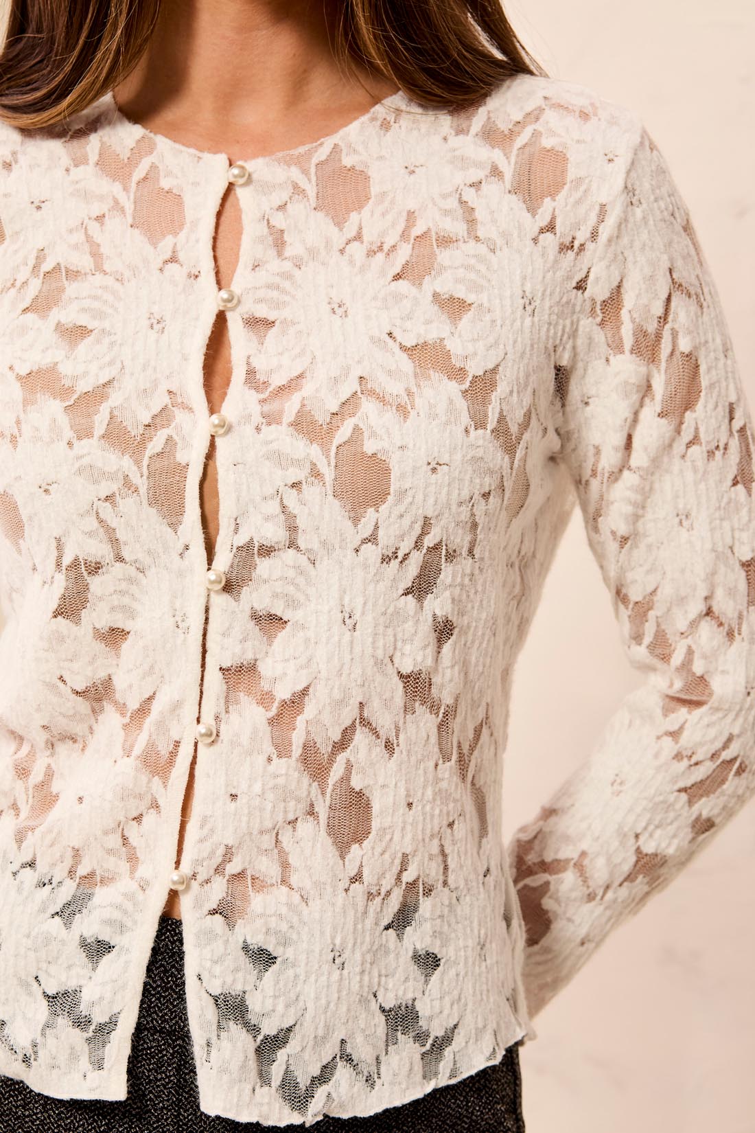 BUTTON DOWN LACE TOP