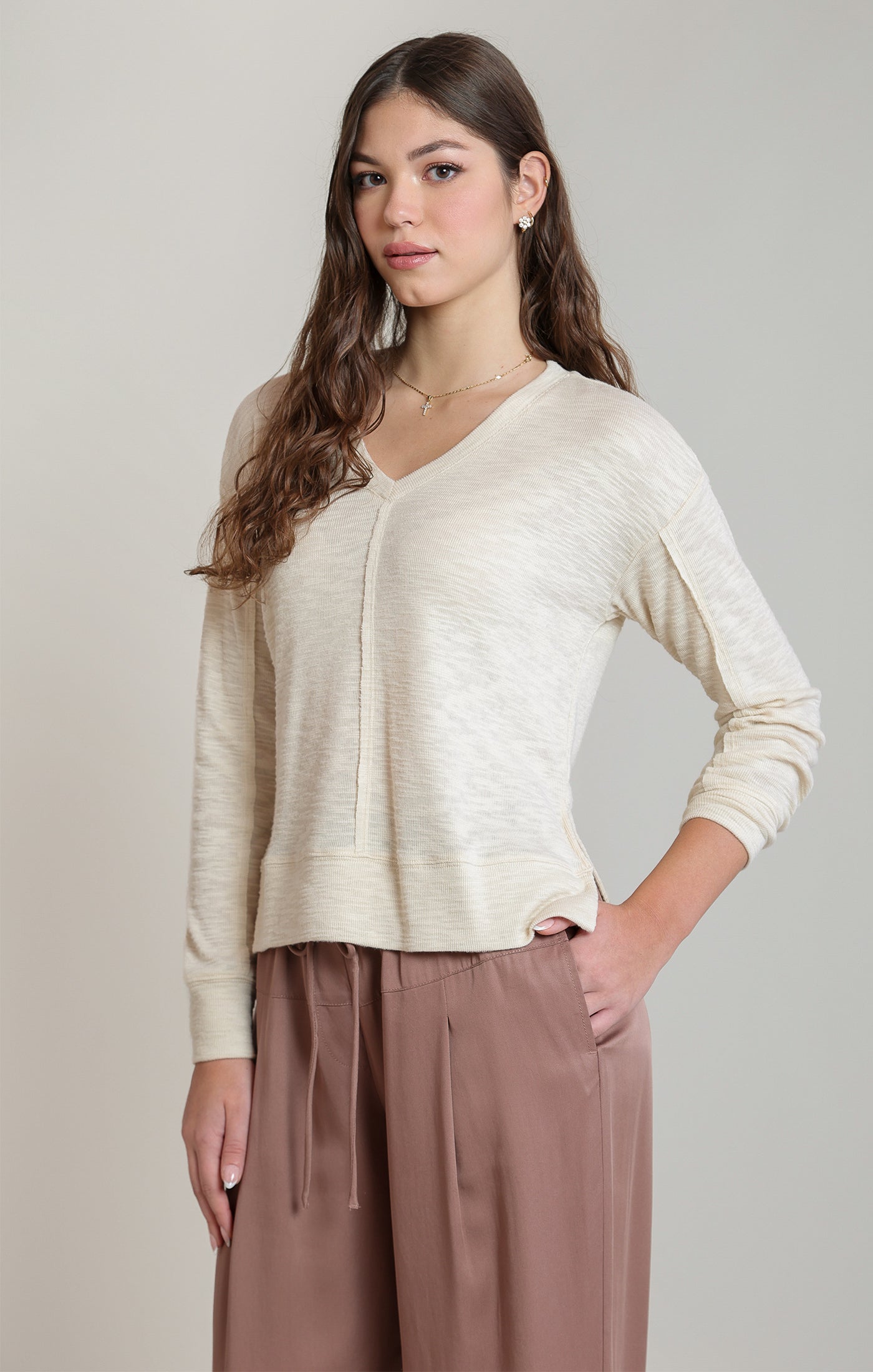 V-NECK KNIT TOP